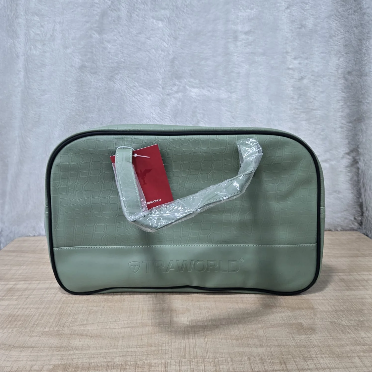 AM7153 Traworld Cult 001 Sage Green Croc-Textured Travel Bag - Image 2