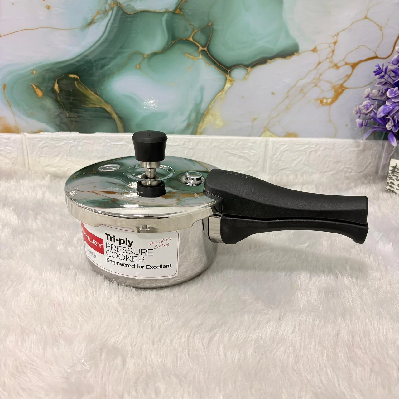 AM7306 Tri-Ply Stainless Steel Outer Lid Pressure Cooker - 1.5 Ltr - Image 2
