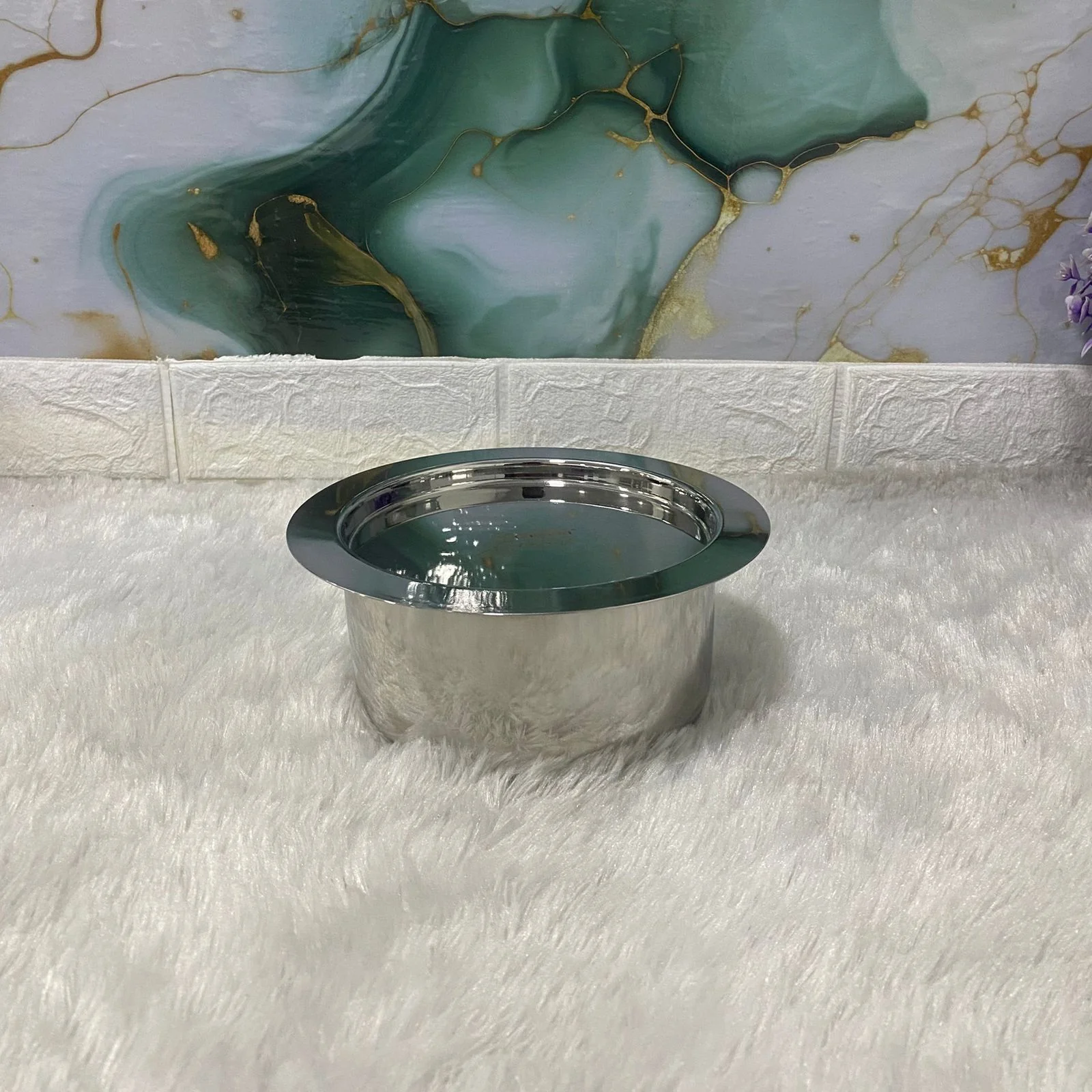 AM7595 Madhuram Signature 1380ml Stainless Steel Deep Tope with Lid (9x14x14 cm) - Image 3