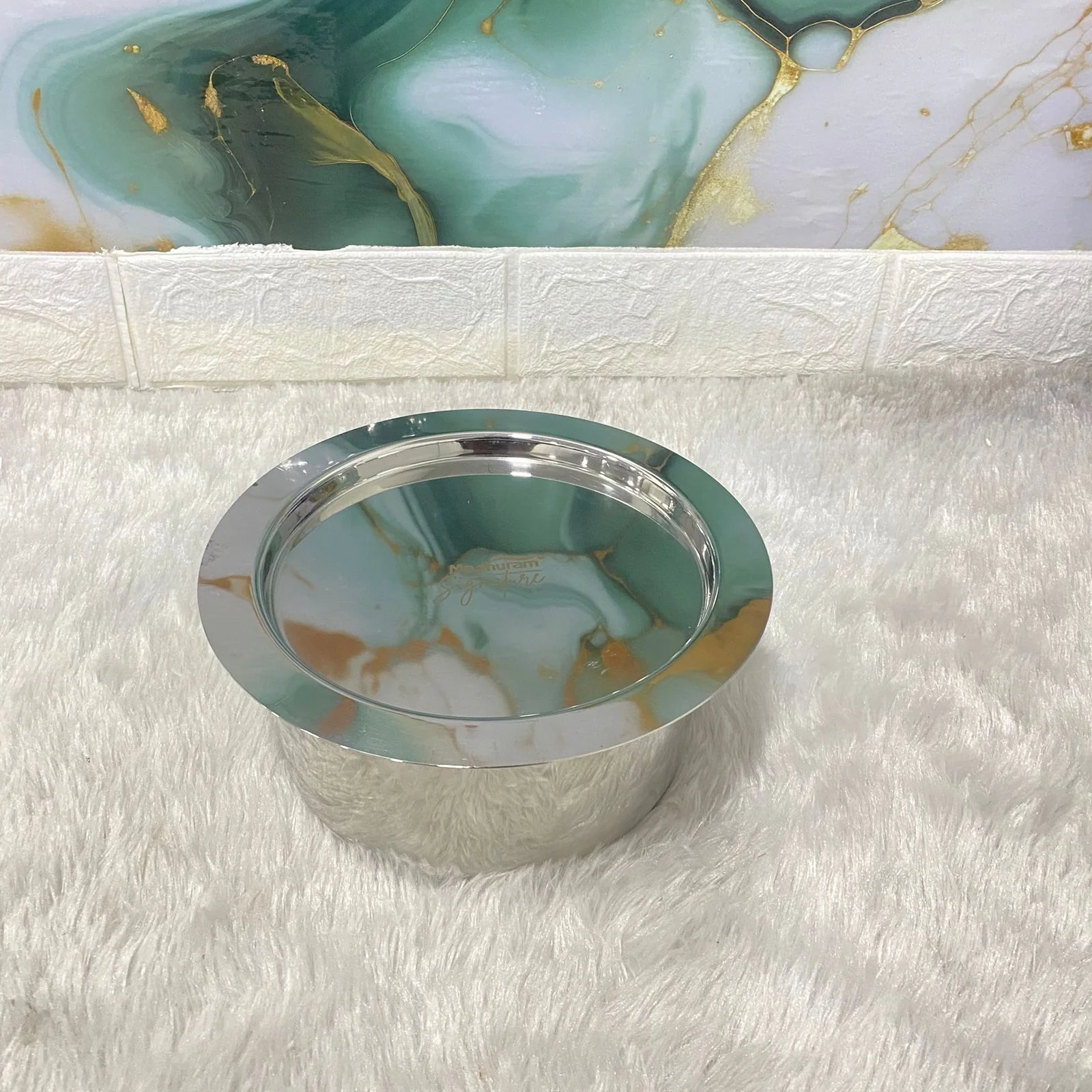 AM7596 Madhuram Signature 1590ml Stainless Steel Deep Tope with Lid (9x15x15 cm) - Image 3