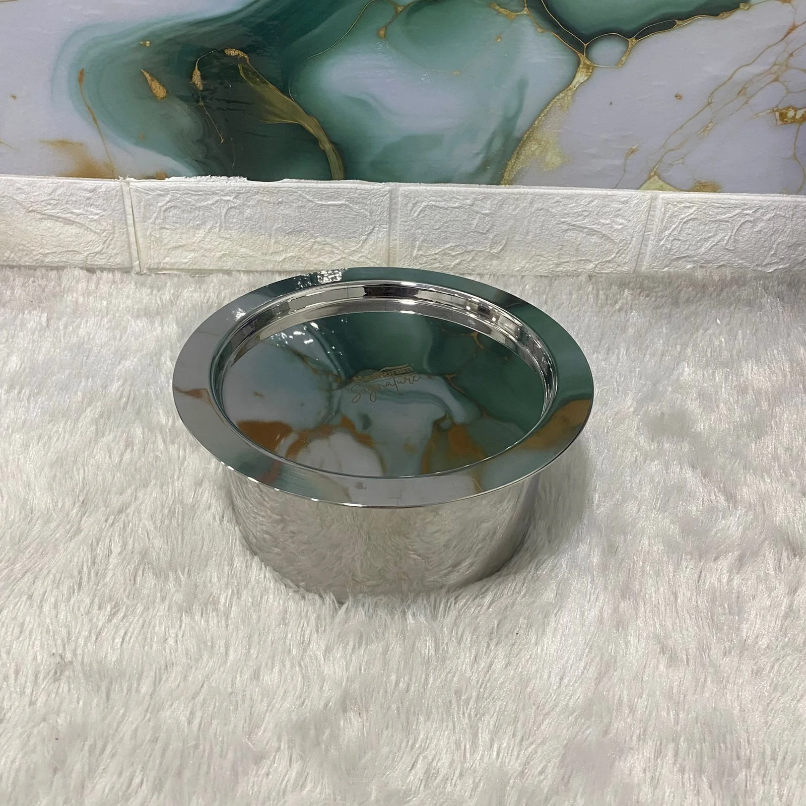 AM7597 Madhuram Signature 2000ml Stainless Steel Deep Tope with Lid (10x16x16 cm) - Image 3