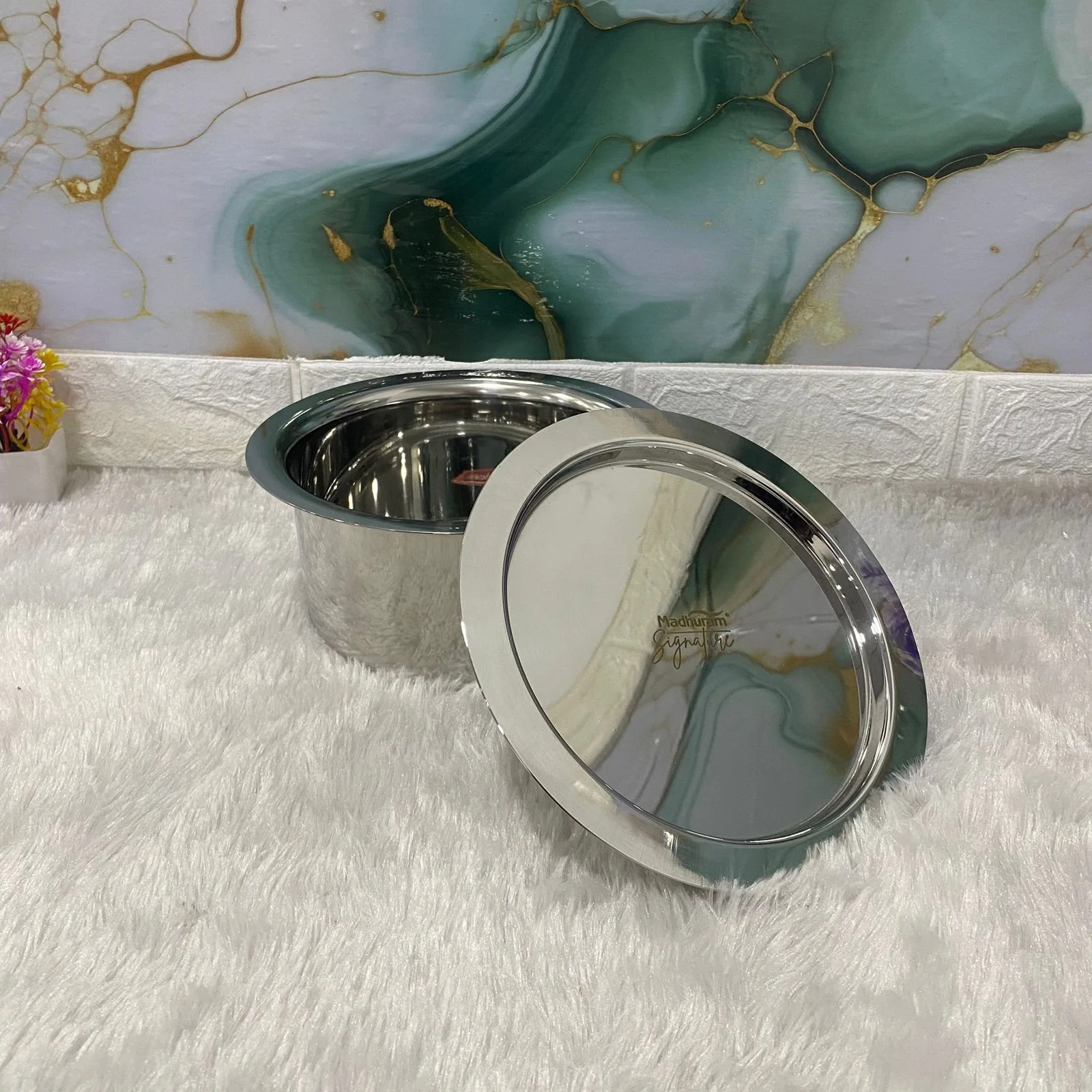 AM7597 Madhuram Signature 2000ml Stainless Steel Deep Tope with Lid (10x16x16 cm) - Image 4