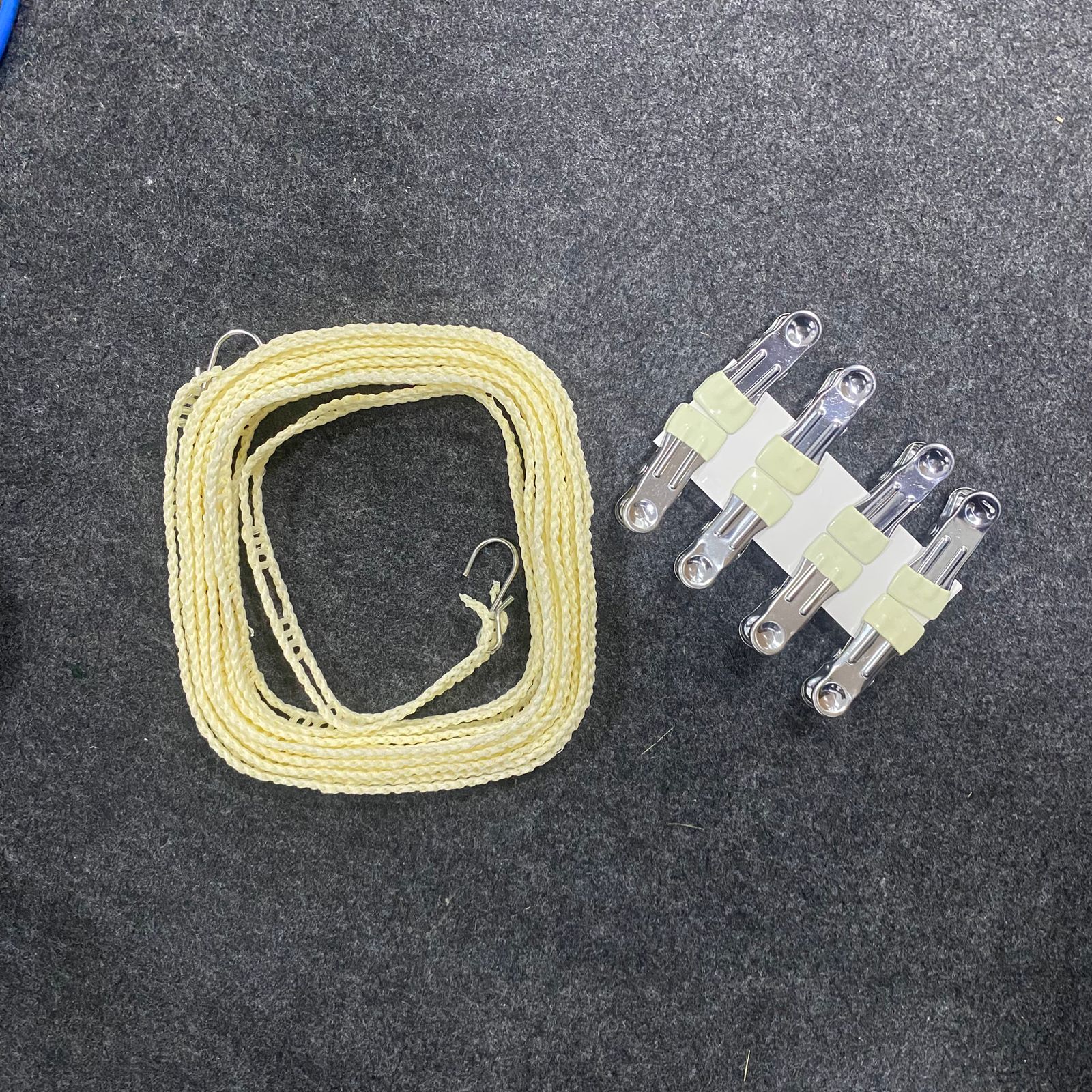 AM7672 Qiaoxifu Travel Portable Windproof Clothesline Rope With Hooks And 8 Metal Clips - Image 2