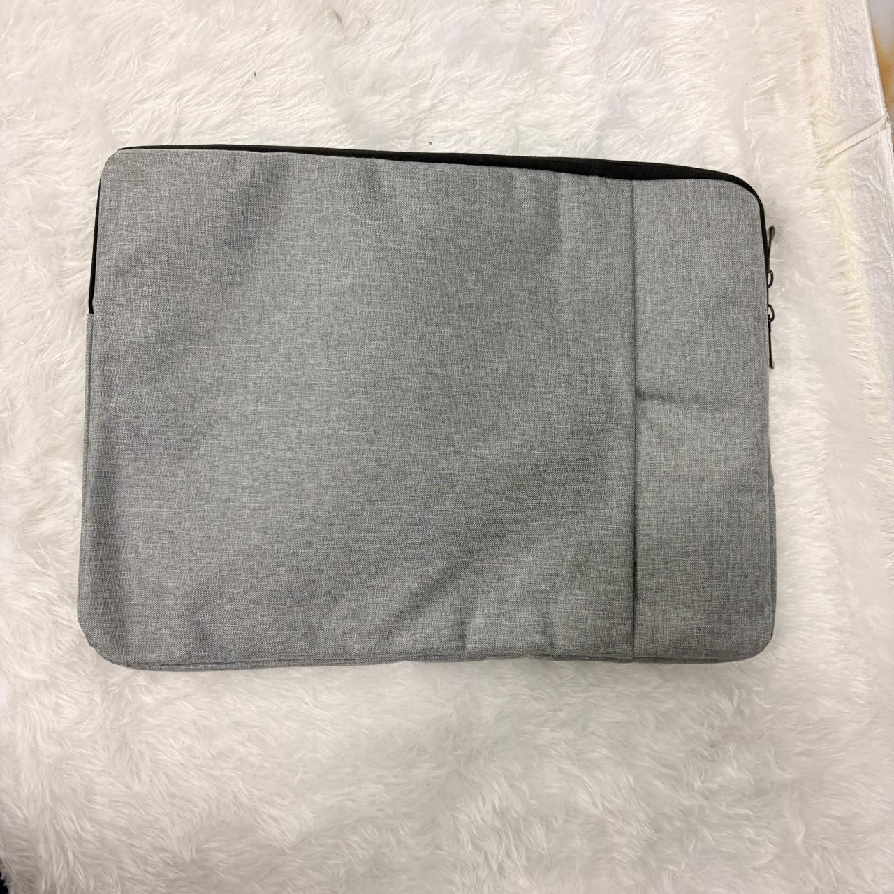 AM7716 PROTECTIVE WATER-RESISTANT LAPTOP SLEEVE CASE WITH EXTERNAL POCKET MEASURING 37 BY 28 CM - Image 6