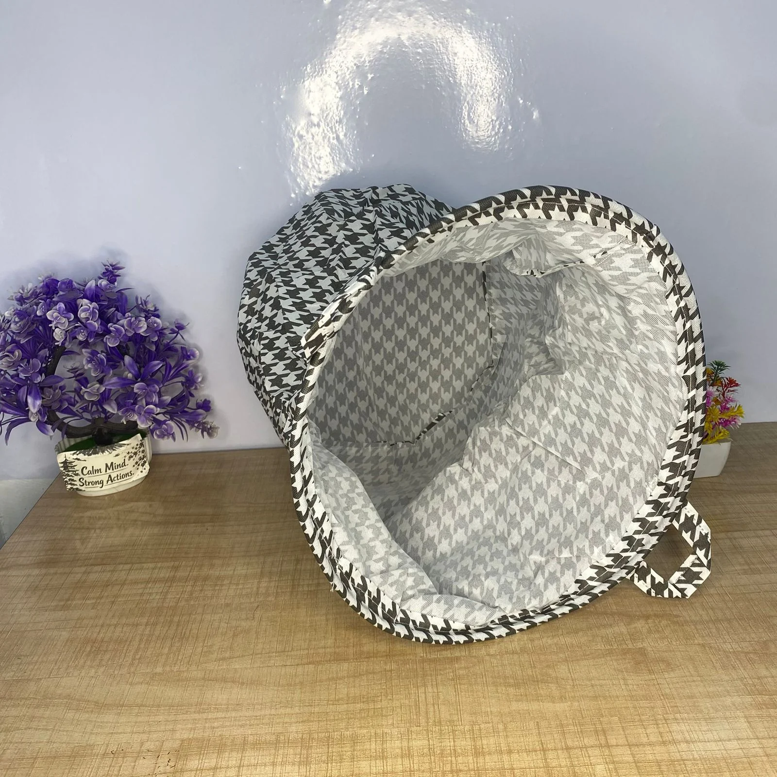 AM7718 FOLDABLE LAUNDRY BASKET CLOTHES STORAGE ORGANIZER WITH LID MEASURING 35 BY 35 CM - Image 6