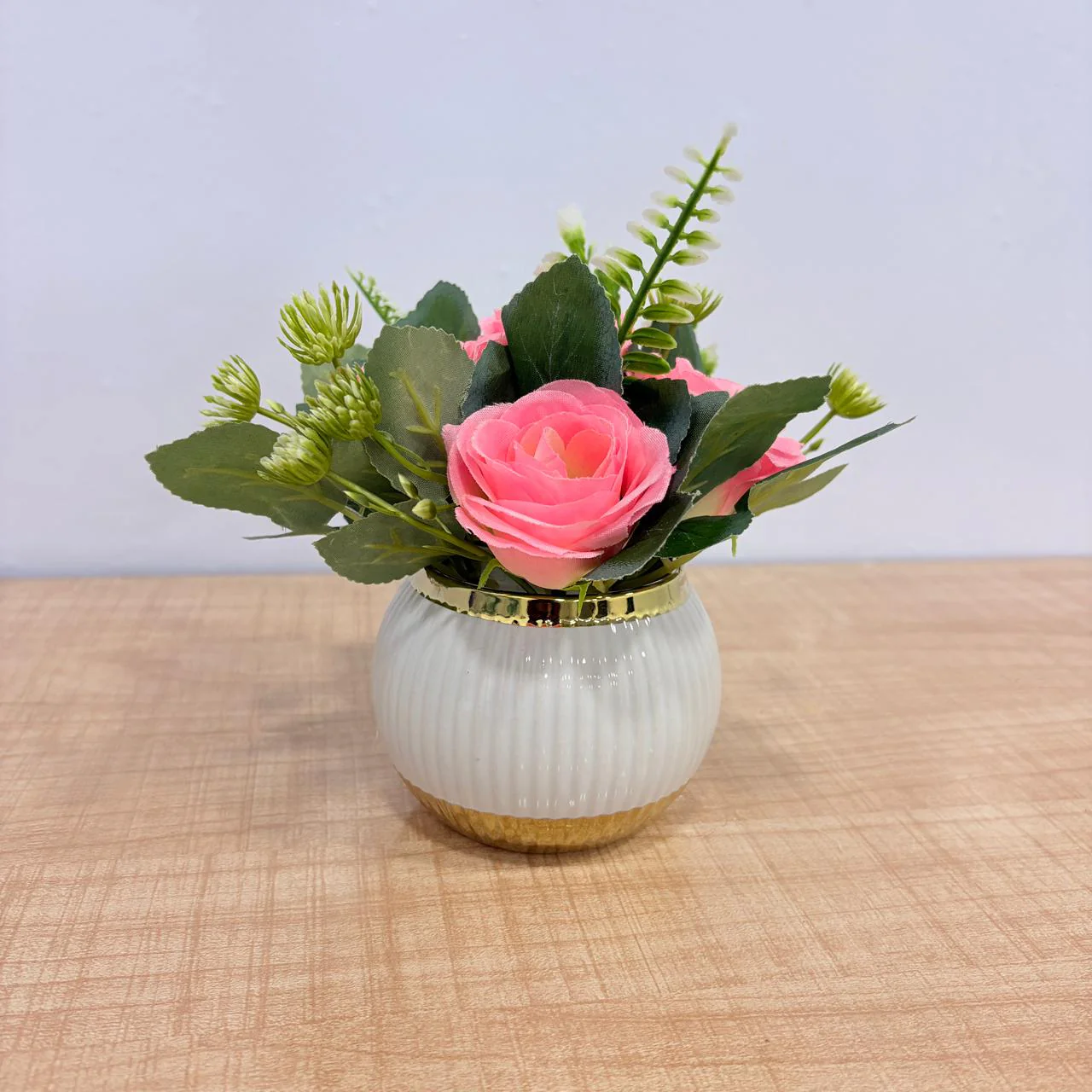 AM7770 Mini Artificial Rose Pot Set – Assorted Colors with Ceramic Vases (Pack Of 1) - Image 3