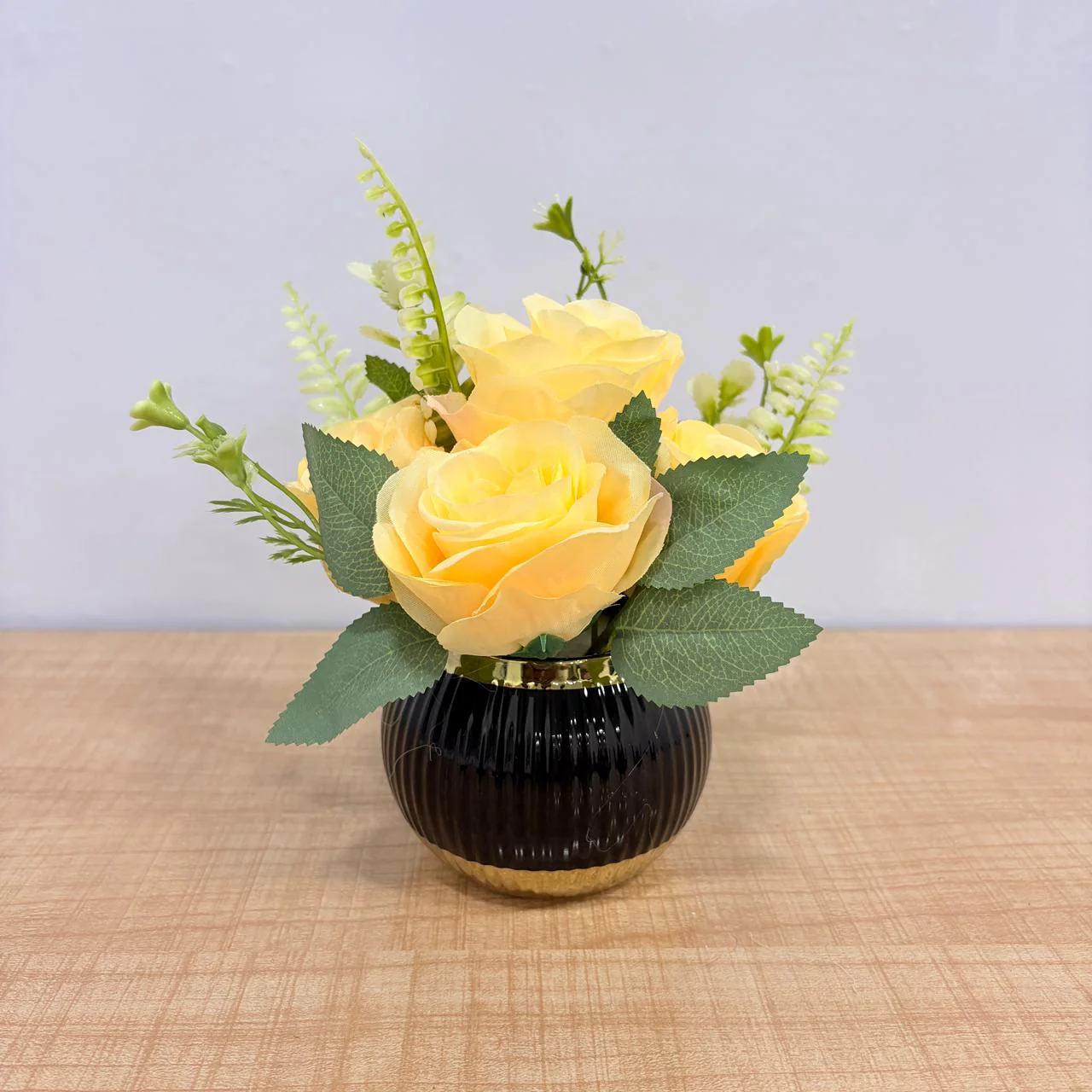 AM7770 Mini Artificial Rose Pot Set – Assorted Colors with Ceramic Vases (Pack Of 1) - Image 5