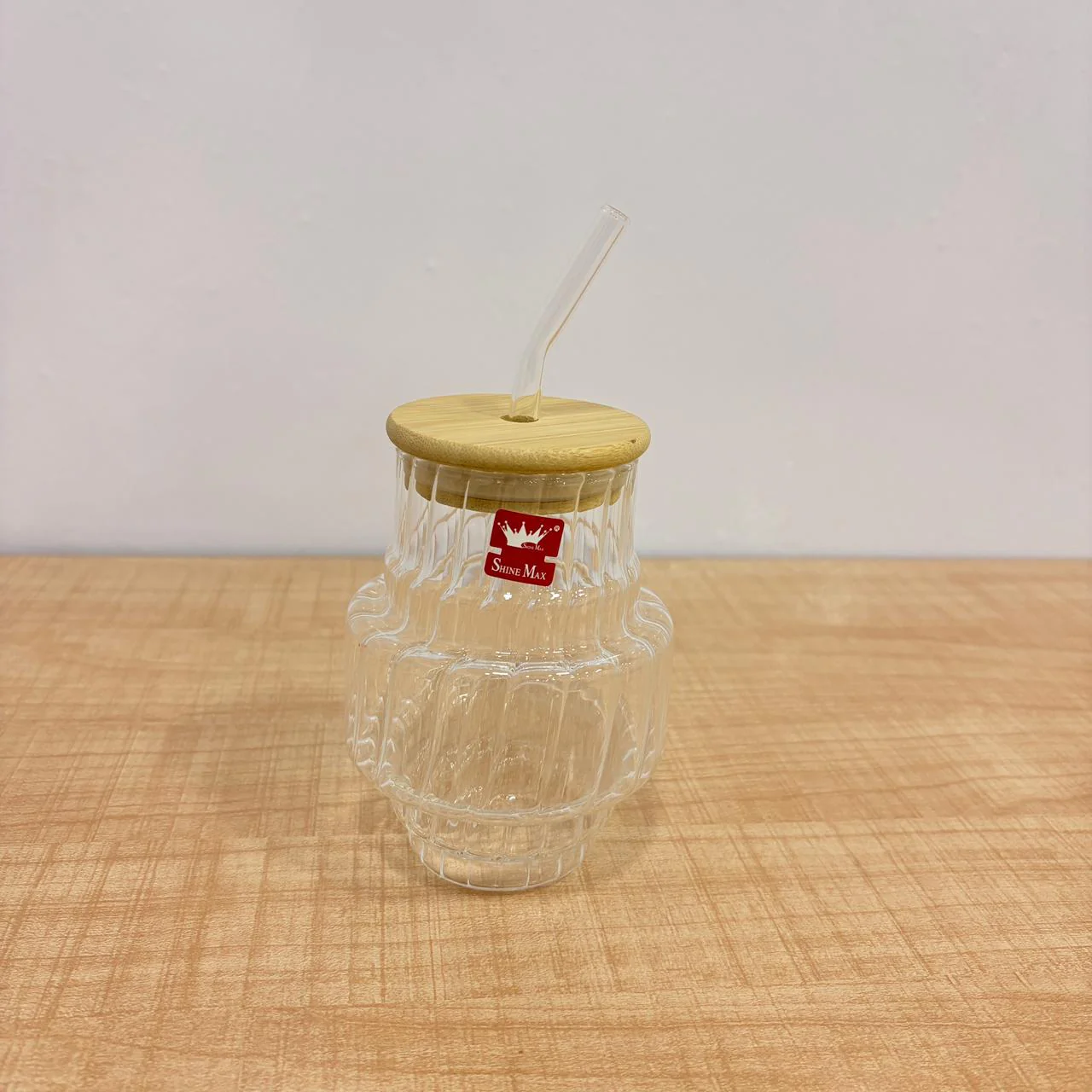 AM7780 RIDGED GLASS TUMBLER FEATURING A NATURAL BAMBOO LID AND REUSABLE MATCHING GLASS STRAW - Image 2