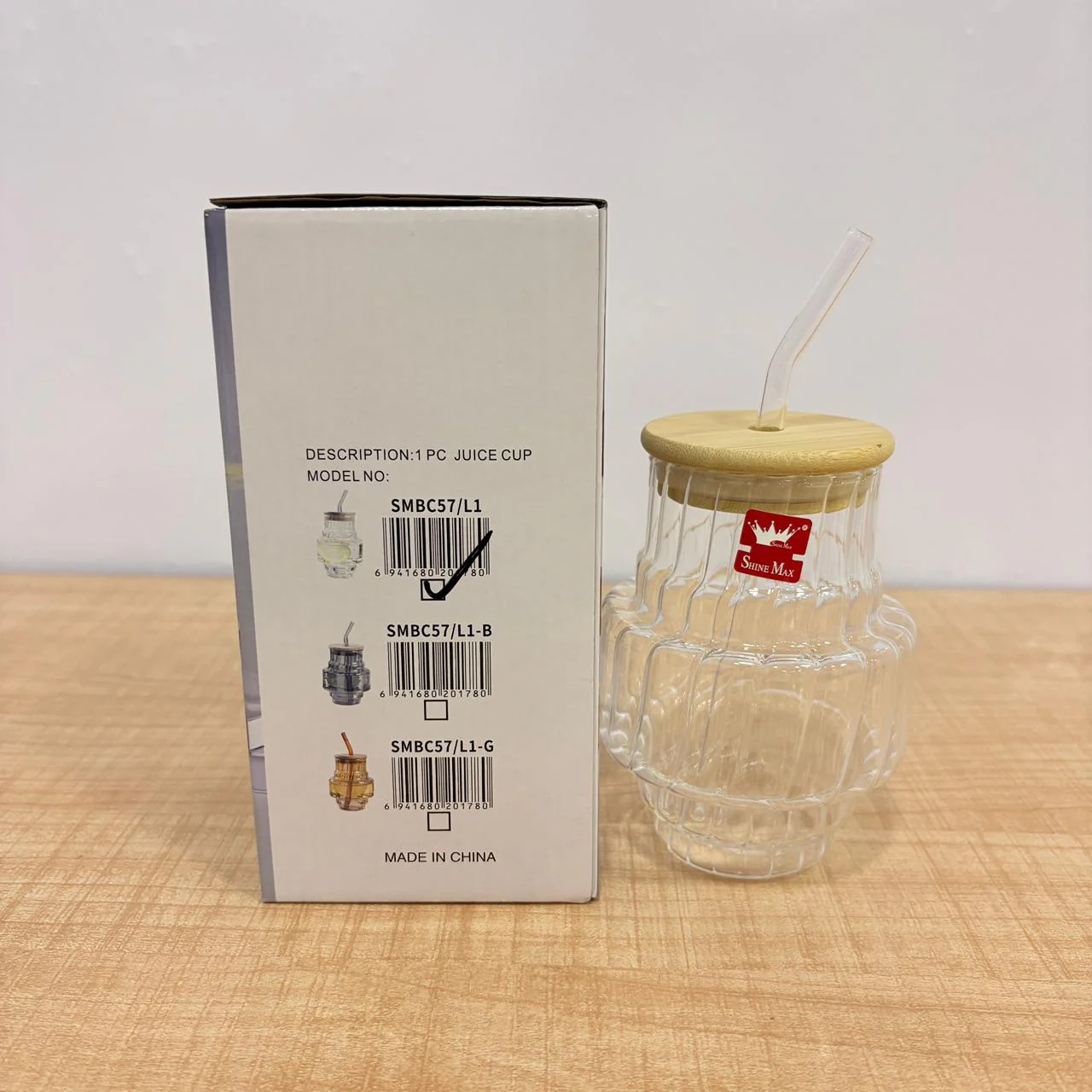 AM7780 RIDGED GLASS TUMBLER FEATURING A NATURAL BAMBOO LID AND REUSABLE MATCHING GLASS STRAW - Image 4