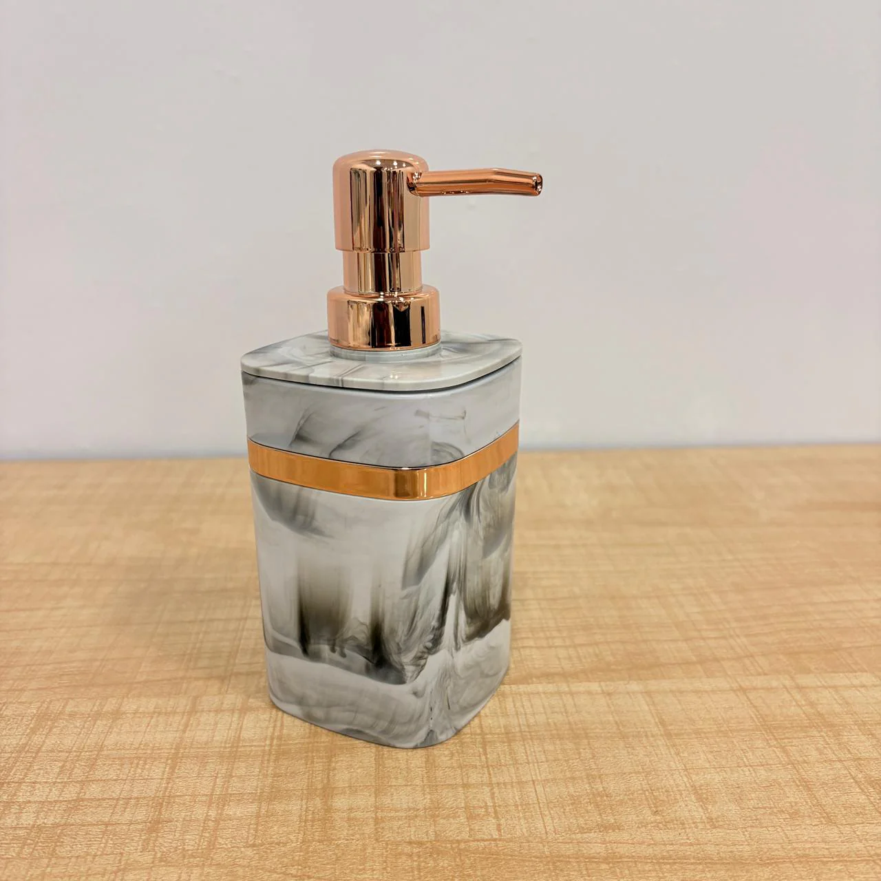 AM7786 ELEGANT MARBLE PATTERN SOAP DISPENSER WITH ROSE GOLD ACCENTS FOR MODERN BATHROOM DECOR - Image 4