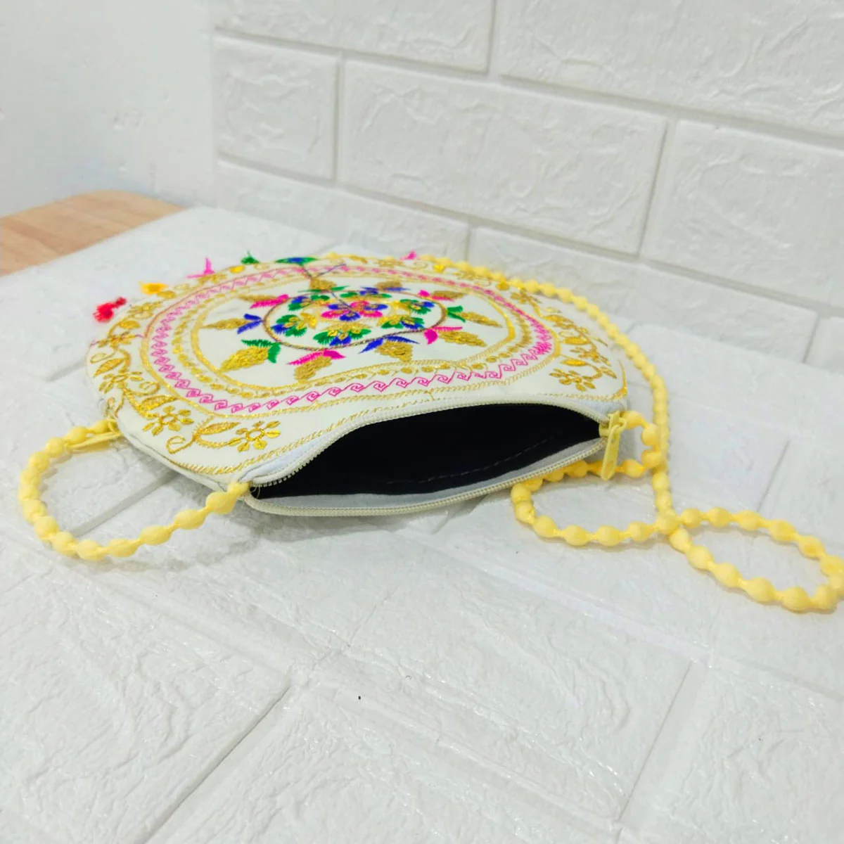 Di0035 White Dori Design Traditional Handcrafted Purse – Elegant Ethnic Handbag - Image 4
