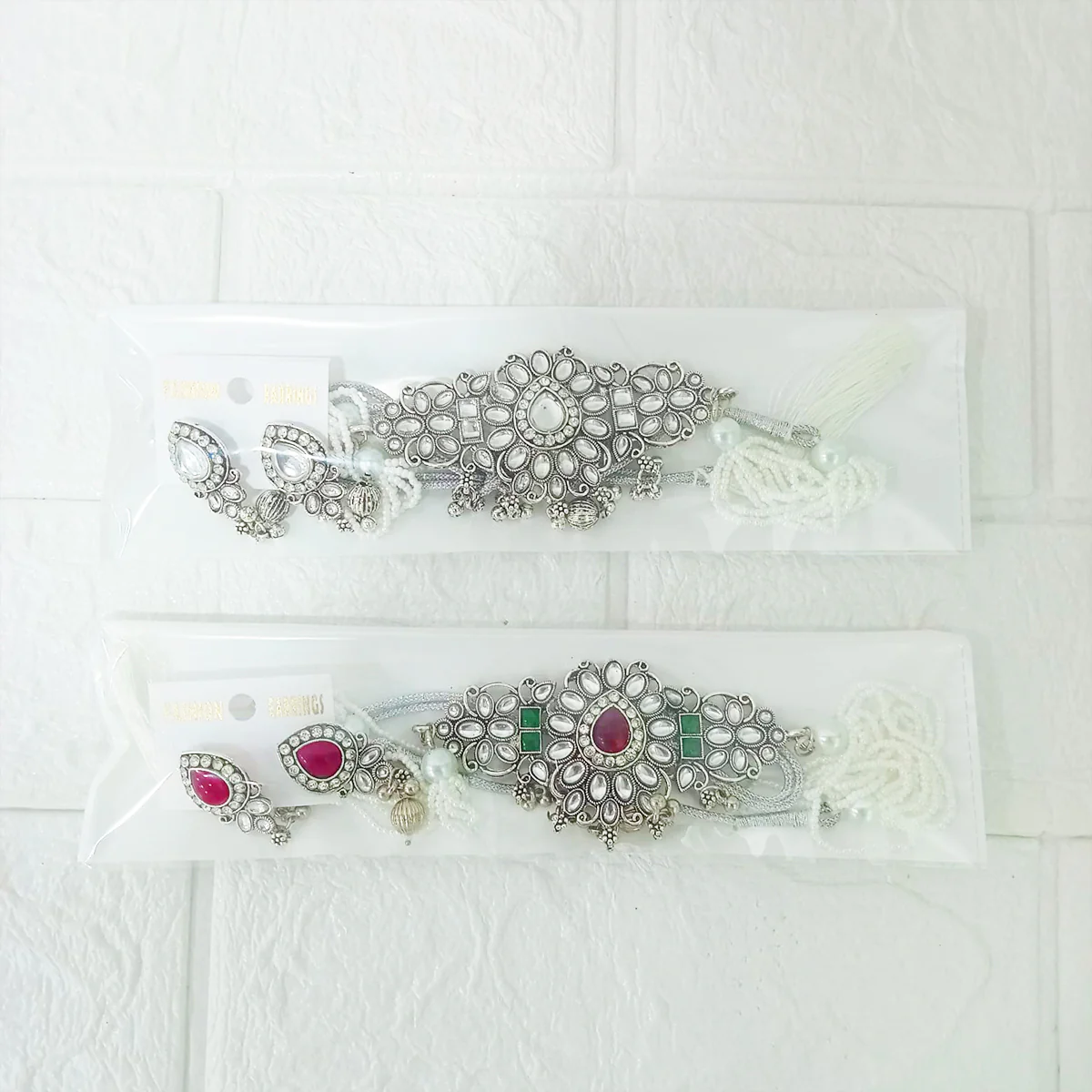 Di0145 Traditional Kundan Choker White Moti Necklace Set with Earrings – Red & Green Stone Design - Image 3