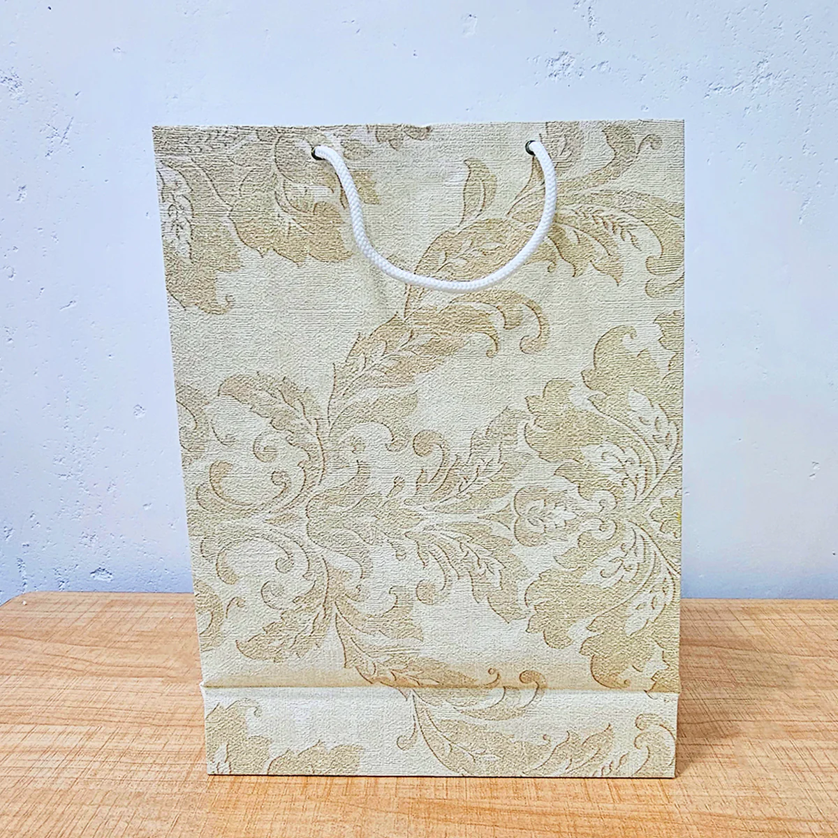 AM5952 Multi-Design Large Paper Gift Bag with Rope Handles - Pack of 1 - Image 4