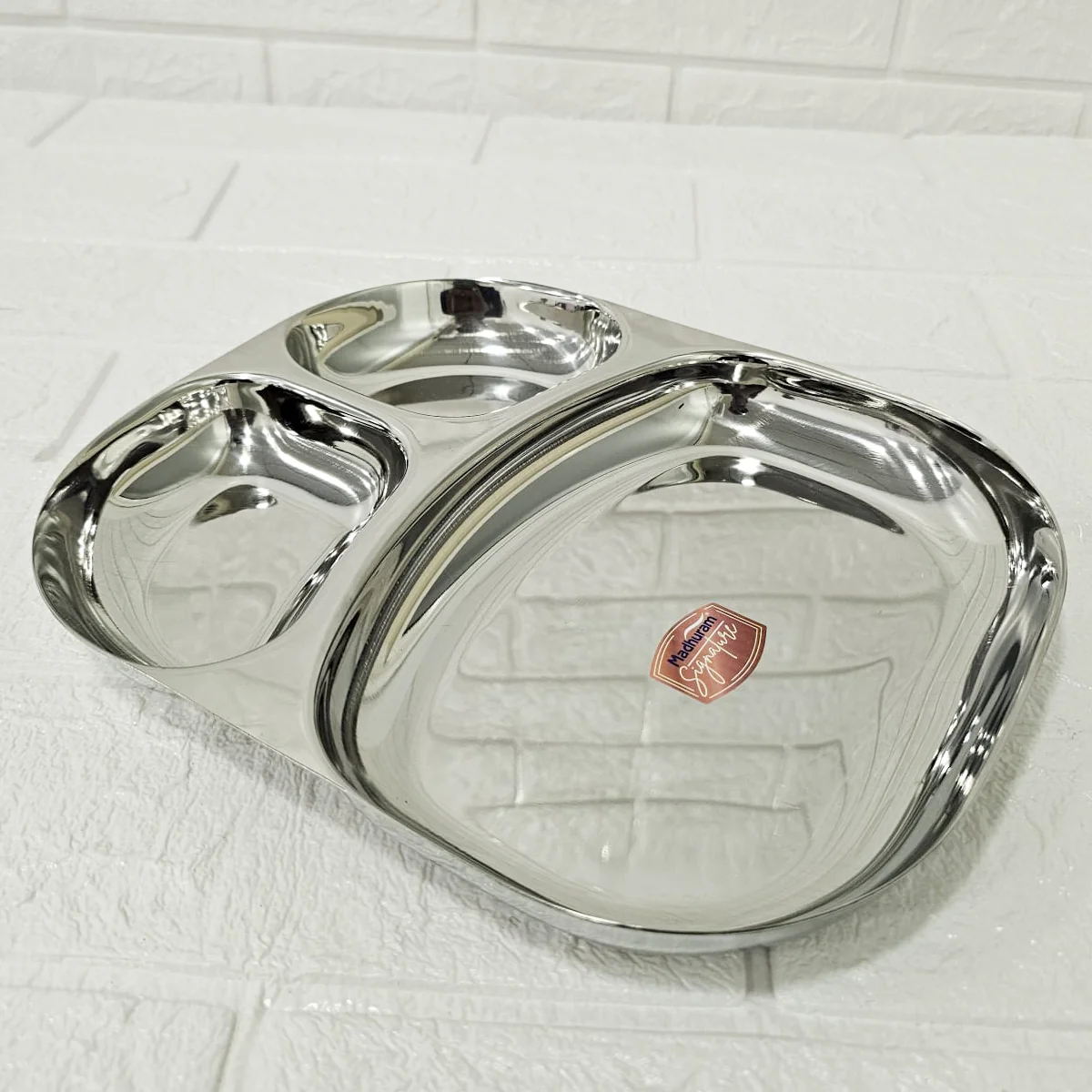 AM6014 Madhuram Stainless Steel Smiley Shape 3 Compartment Dinner Plate - Image 4