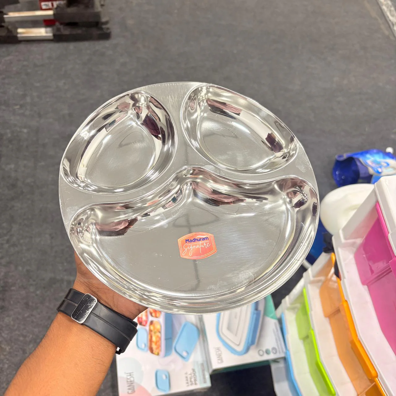 AM6014 Madhuram Stainless Steel Smiley Shape 3 Compartment Dinner Plate - Image 6