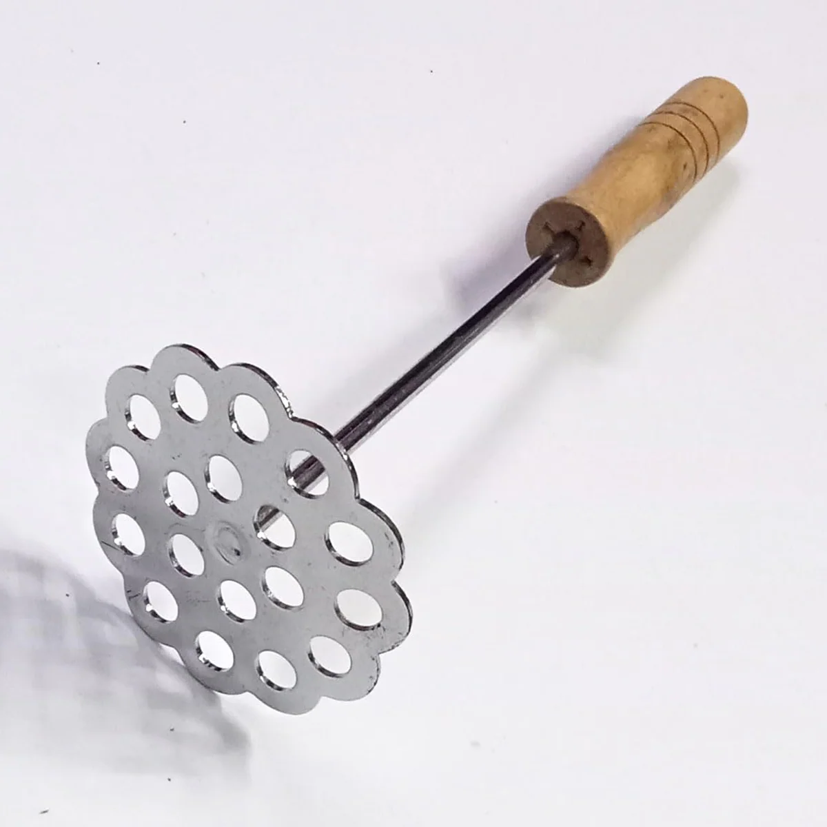 AM5664 Stainless Steel Potato Masher With Wooden Handle - Image 5