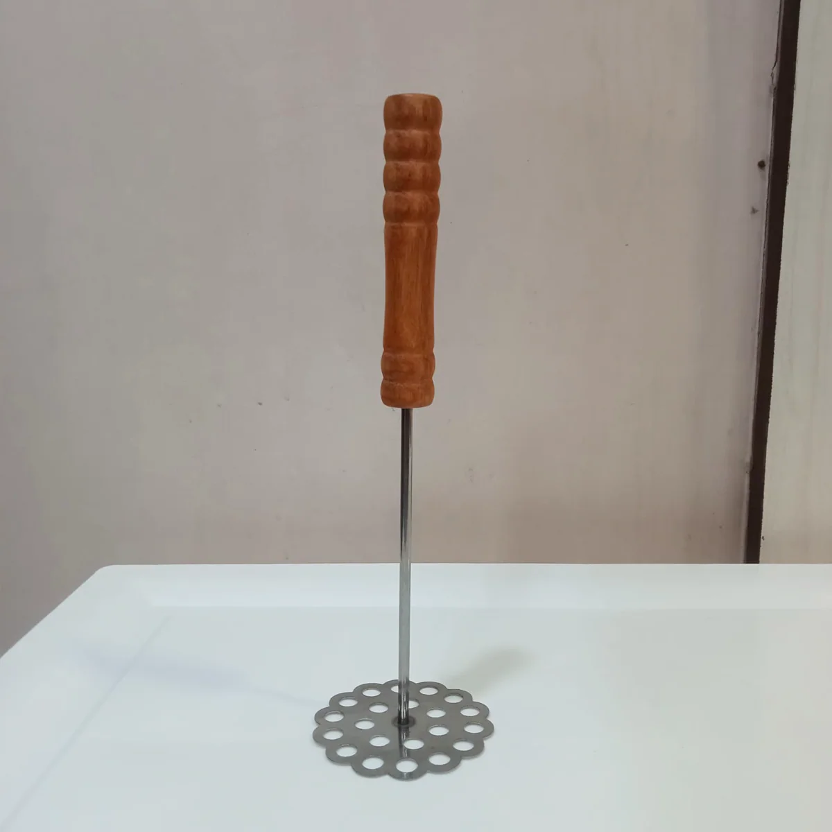 AM5664 Stainless Steel Potato Masher With Wooden Handle - Image 8