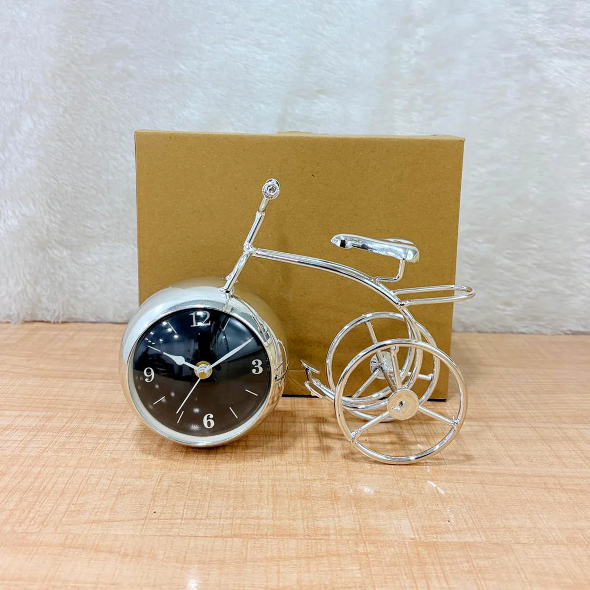 TM0112 Vintage-Style Silver Miniature Tricycle Desktop Clock - Pack Of 1