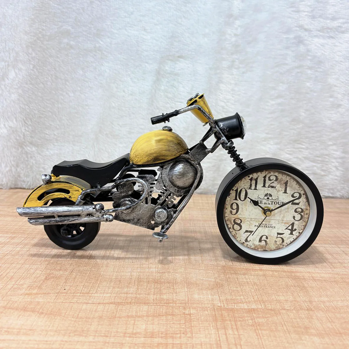 TM0113 Vintage Cruiser Motorcycle Table Clock β Retro Industrial Metal Bike Desk Ornament - Pack Of 1 - Image 4