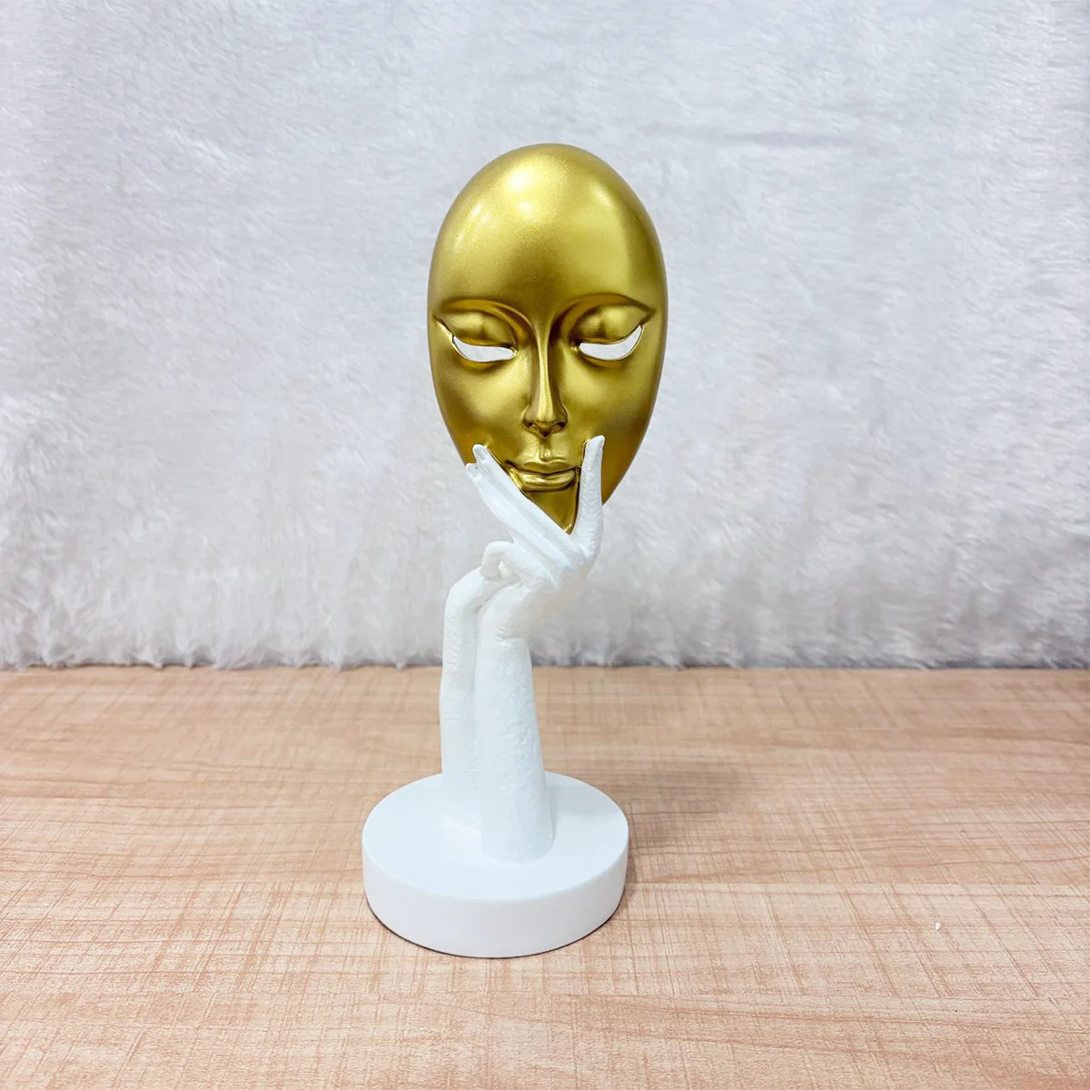 TM0200 Nordic Golden Mask & White Hand Resin Statue – for Home Decor - Image 3