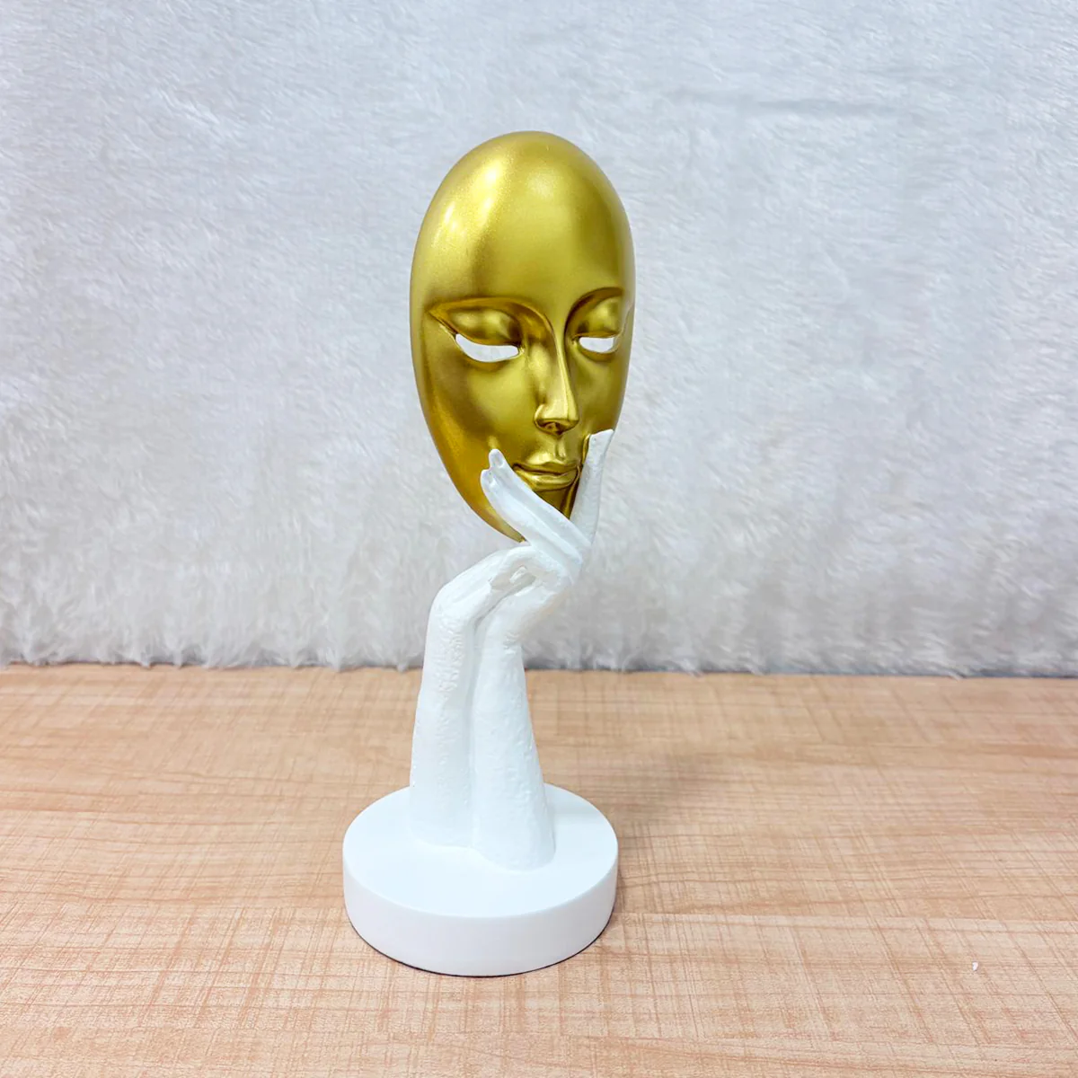 TM0200 Nordic Golden Mask & White Hand Resin Statue – for Home Decor - Image 4